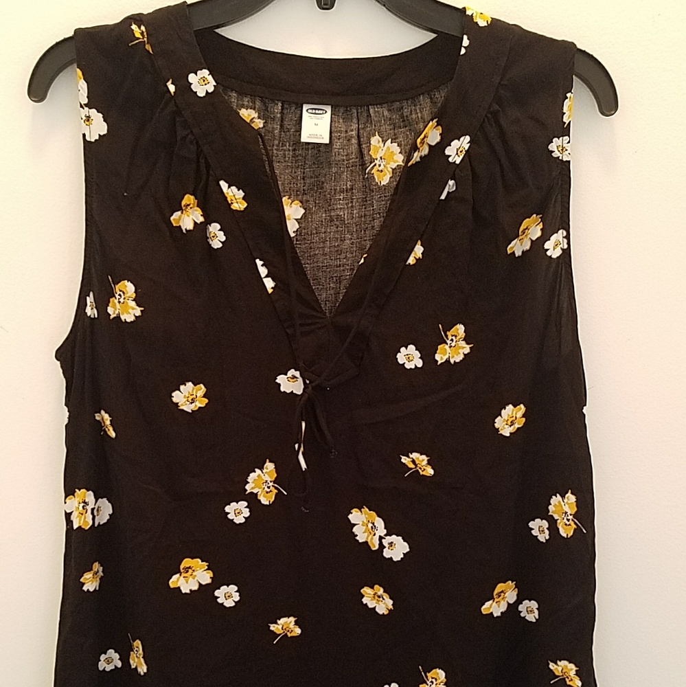 Black sleeveless  blouse  with flowers